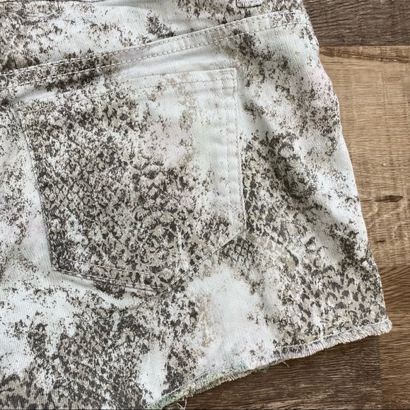 Flipside Reversible Shorts - Picture 13 of 14